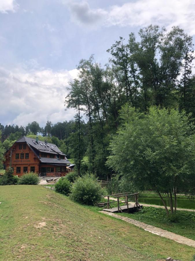 Отель Kamenacka Myslivna Moravany  Экстерьер фото